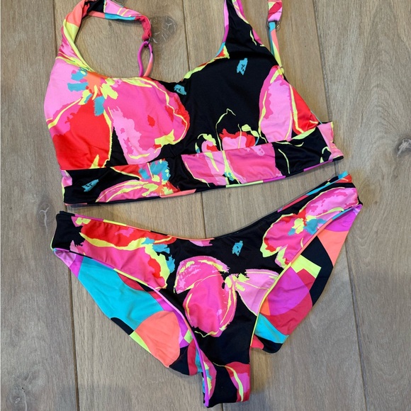 Colorful Abstract Bikini Set - Picture 3 of 3